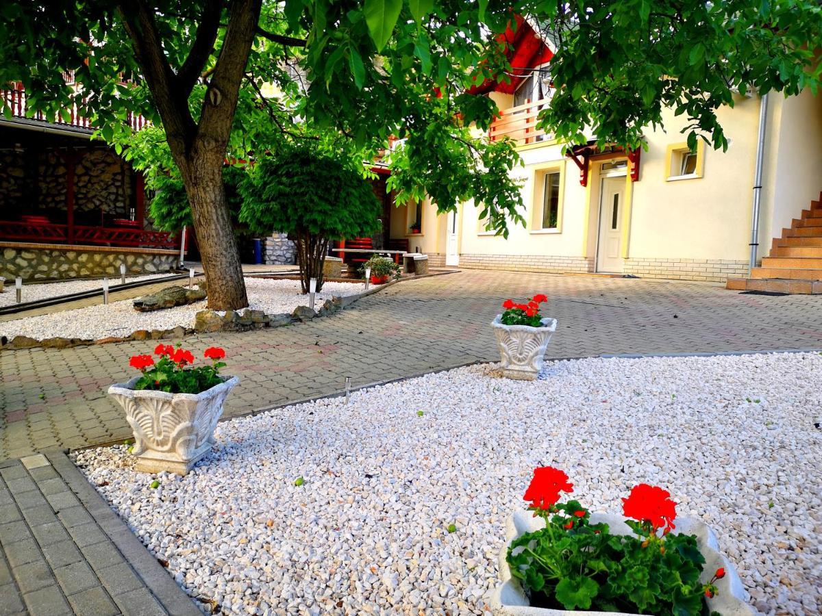 Zöld Sziget Wellness Egerszalók Exterior foto
