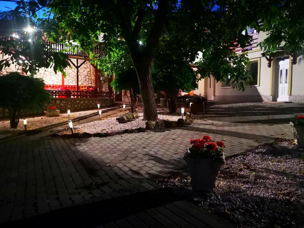 Zöld Sziget Wellness Egerszalók Exterior foto